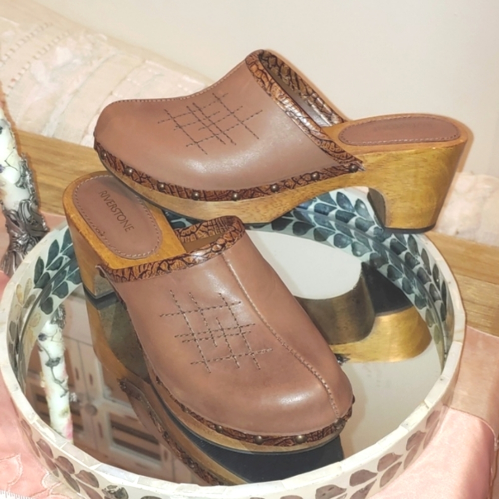 Vintage Riverstone Clogs Size 8